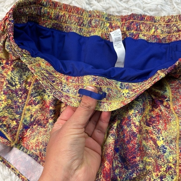 Lululemon Hotty Hot Shorts - Picture 2 of 6